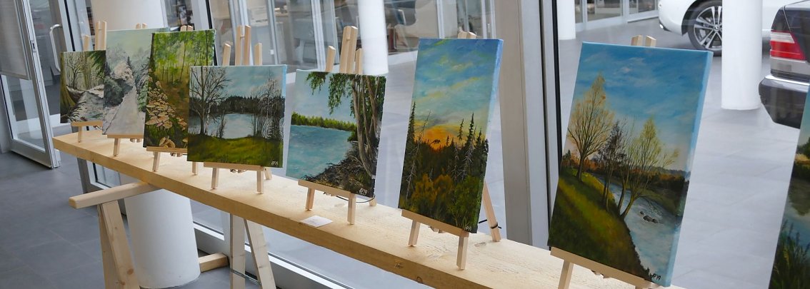 Neun Landschaften - Acryl auf Leinwand - sind derzeit im Mercedes-Autohaus in Sondershausen ausgestellt und werden immer wieder ausgetauscht und erneuert.
