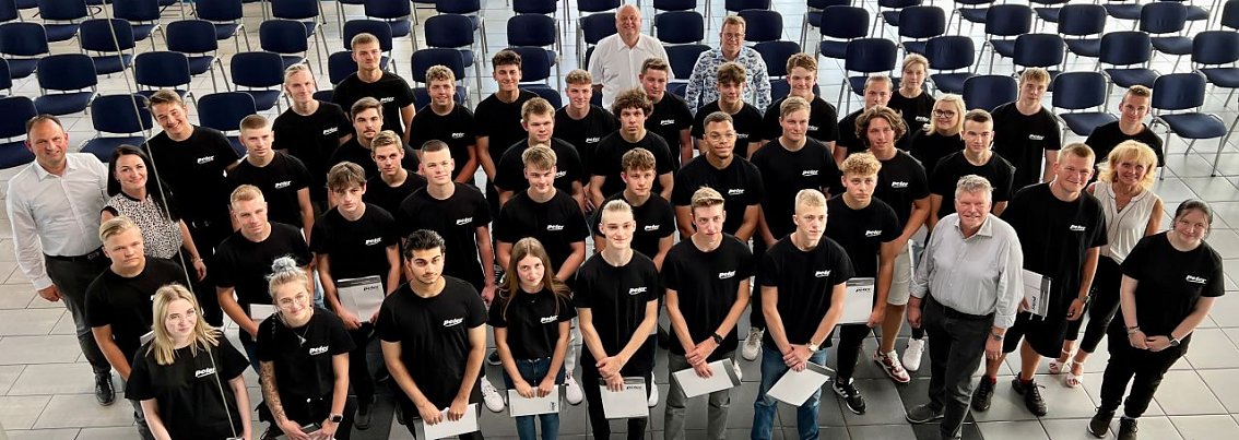41 junge Menschen beginnen mit ihrer Ausbildung
