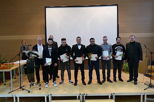 Zeugnis&uuml;bergabe an unsere Mechatroniker-Gesellen