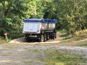 Eindr&uuml;cke vom Fahrzeugtest unter m&ouml;glichen Extrembedingungen einer Baustelle. Besondere Herausforderung: verschlei&szlig;freies Anhalten und Anfahren am Berg.