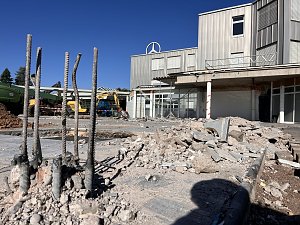 Entwicklung auf der Baustelle des neuen Mercedes-Benz-Centers in Nordhausen 