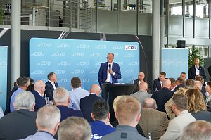 Spannende politische Diskussionen bei CDU-Veranstaltung im Autohaus